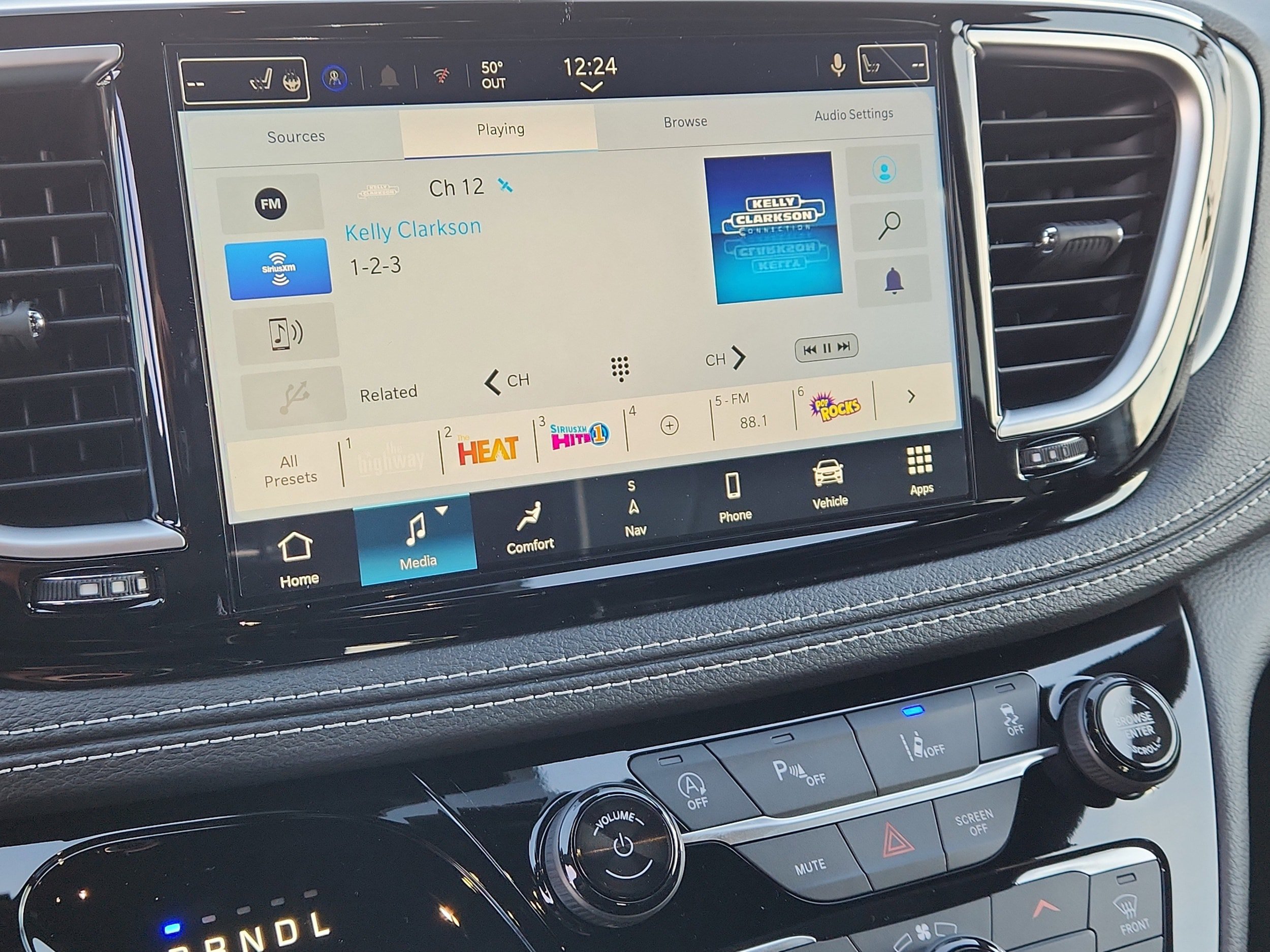 New 2026 Chrysler Pacifica Limited AWD/4WD image 16