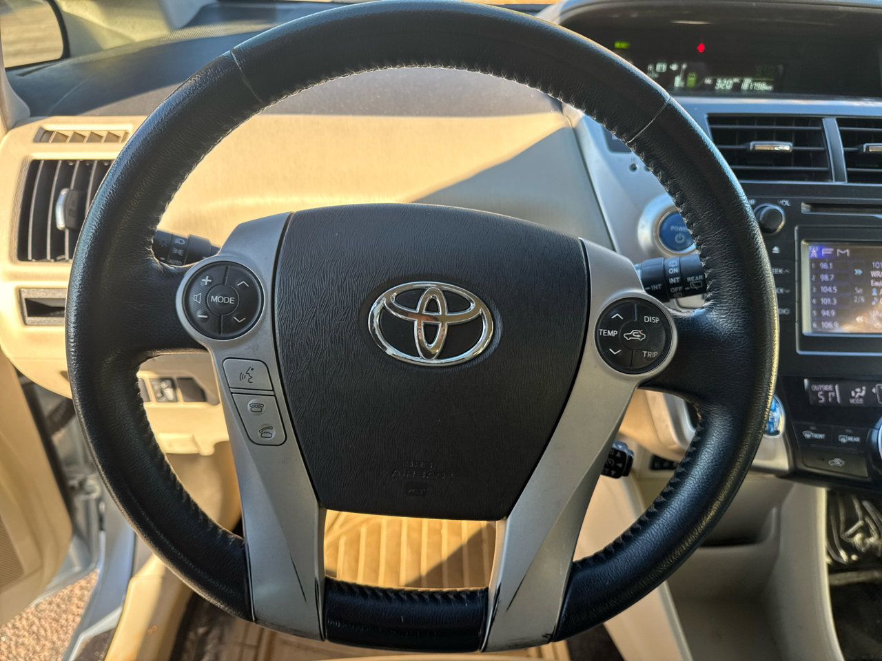 Used 2014 Toyota Prius V Four image 14