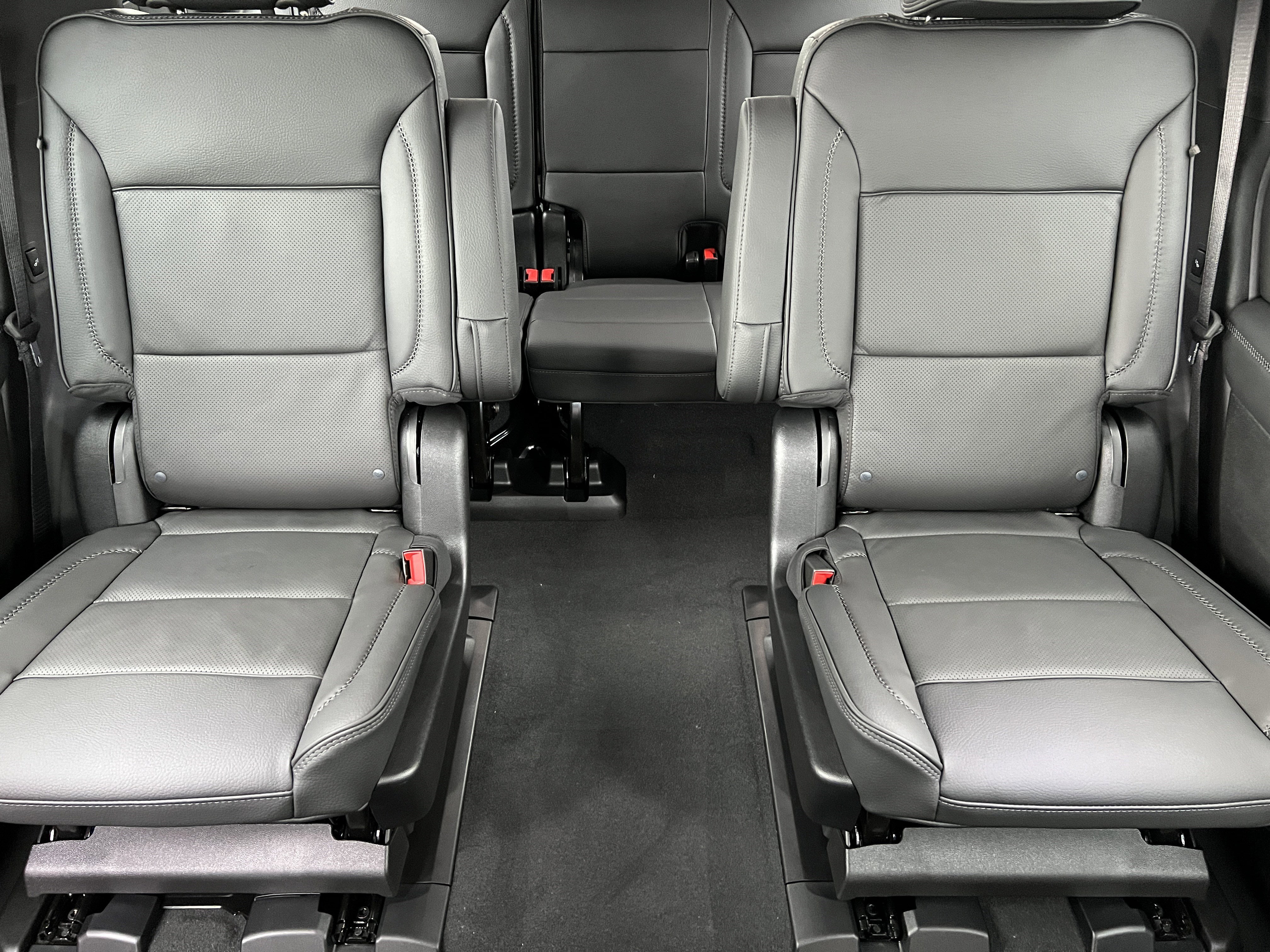 New 2026 GMC Yukon Denali w/ Sun & Power Step Package image 14