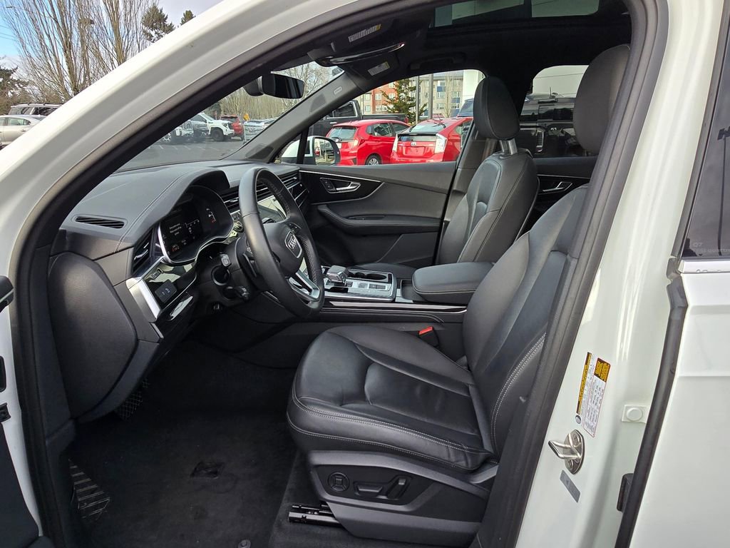 Used 2025 Audi Q7 3.0T Premium Plus image 21