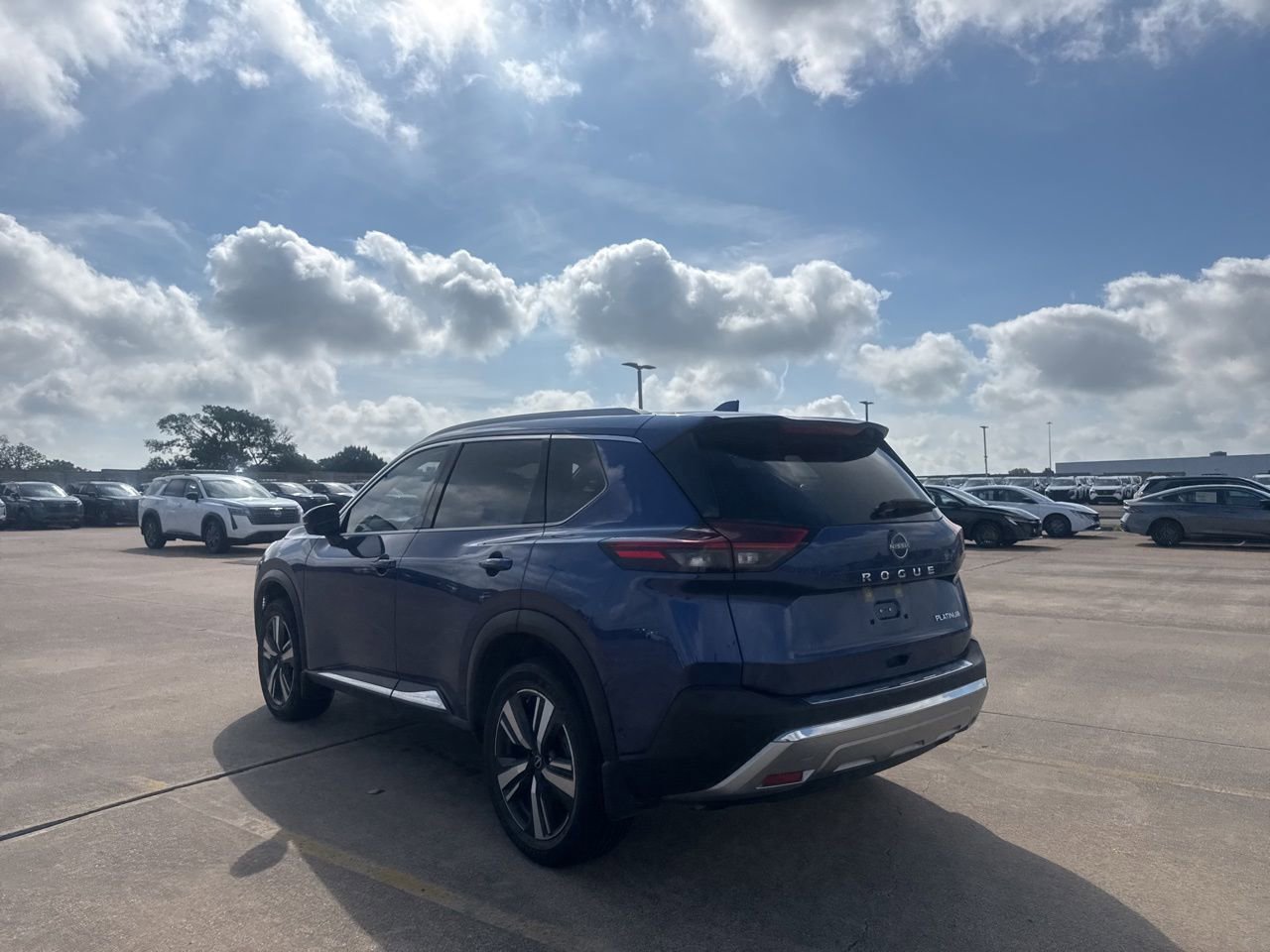 Certified 2023 Nissan Rogue Platinum w/ Platinum Premium Package FWD image 16