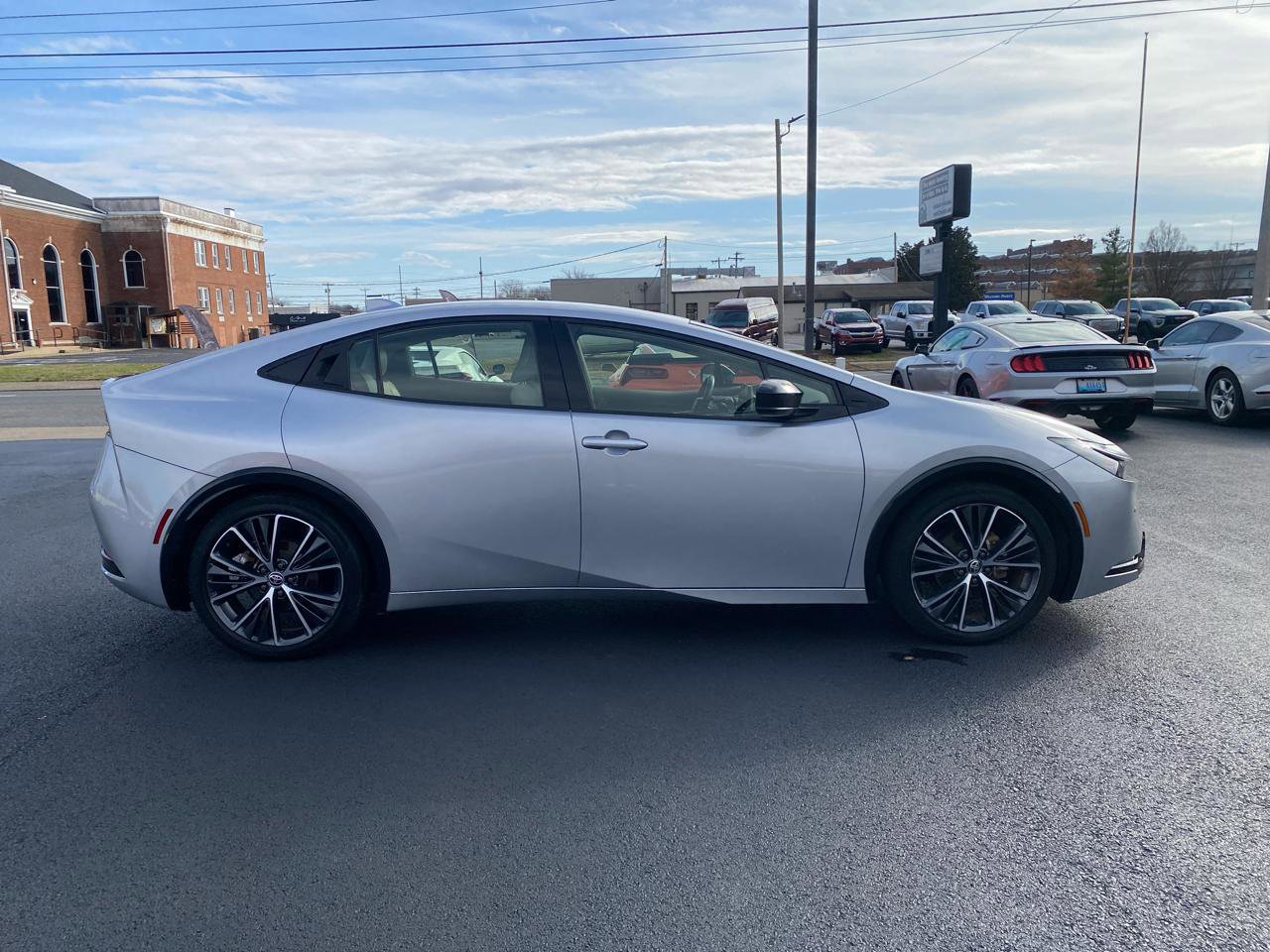 Used 2023 Toyota Prius XLE image 4