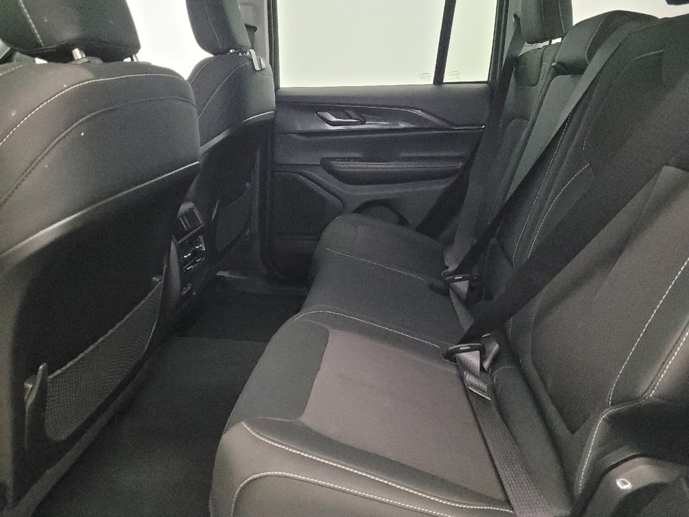 Used 2023 Jeep Grand Cherokee Laredo w/ Luxury Tech Group I image 18