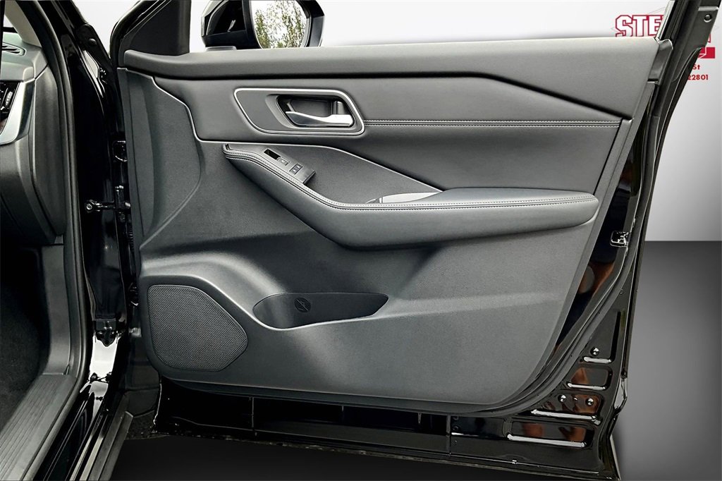 New 2026 Nissan Rogue Platinum image 32