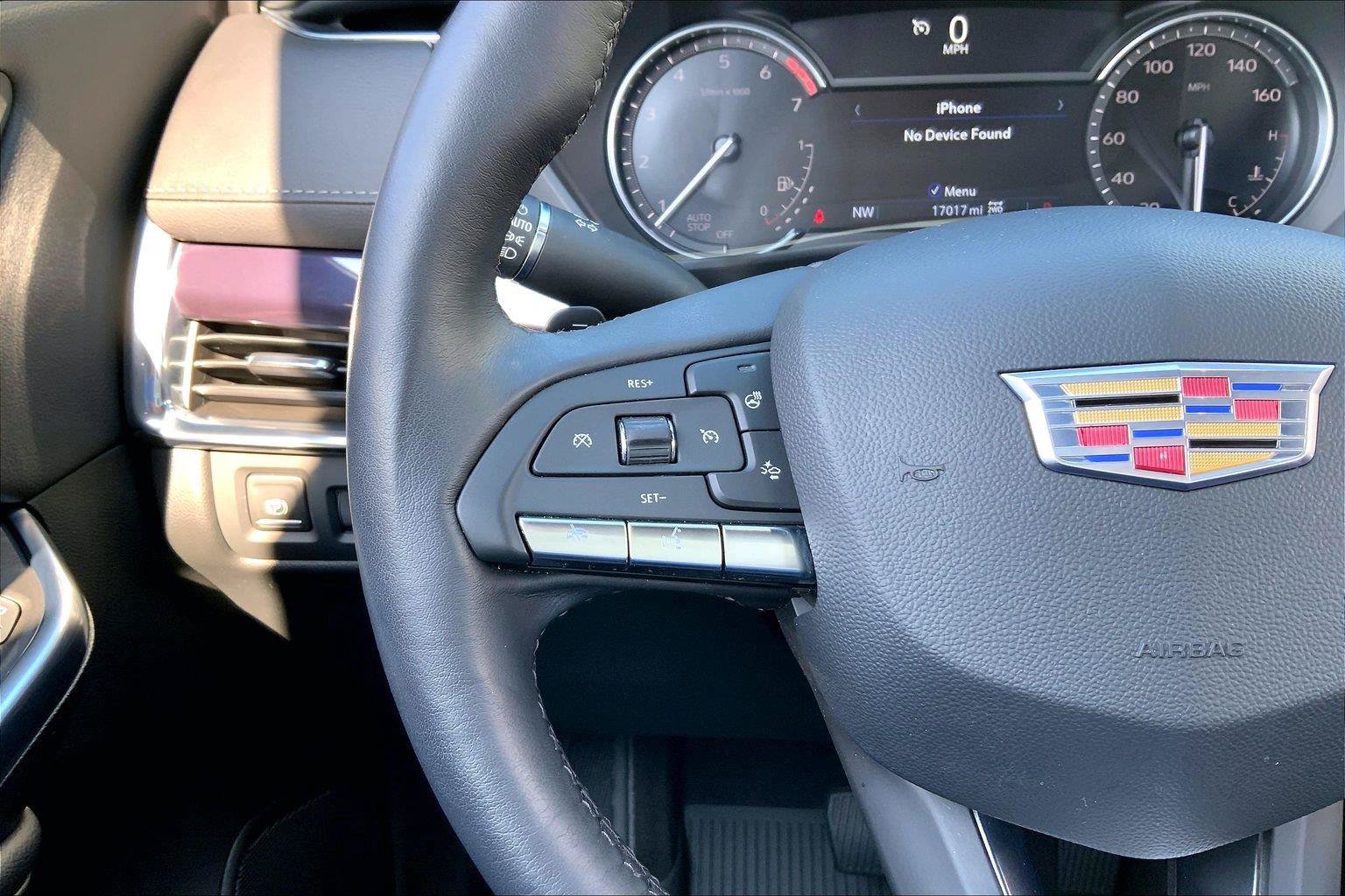 Used 2022 Cadillac XT4 Luxury w/ Cold Weather Package AWD/4WD image 16