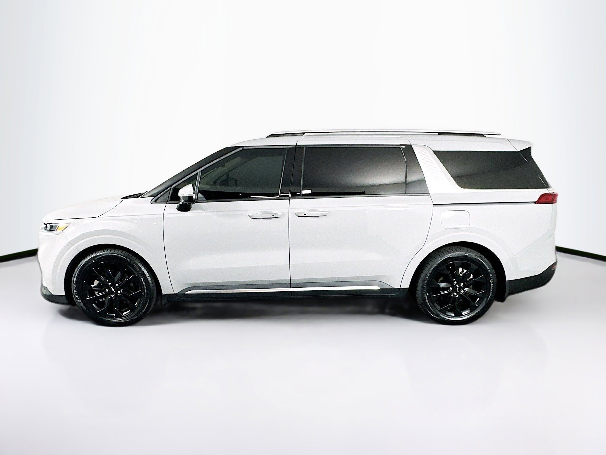 Used 2022 Kia Carnival SX image 4