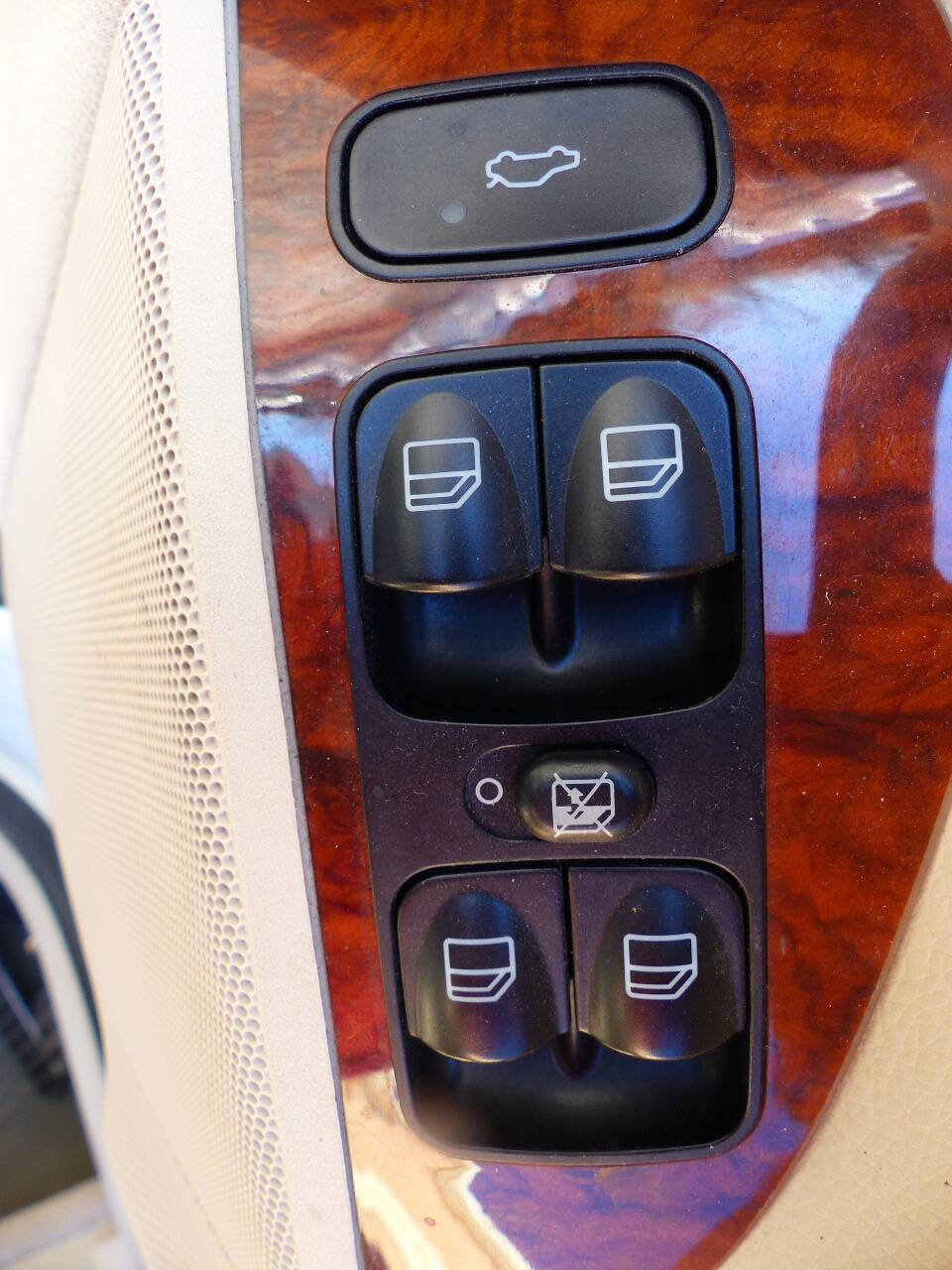 Used 2009 Mercedes-Benz CLK 350 Coupe image 22