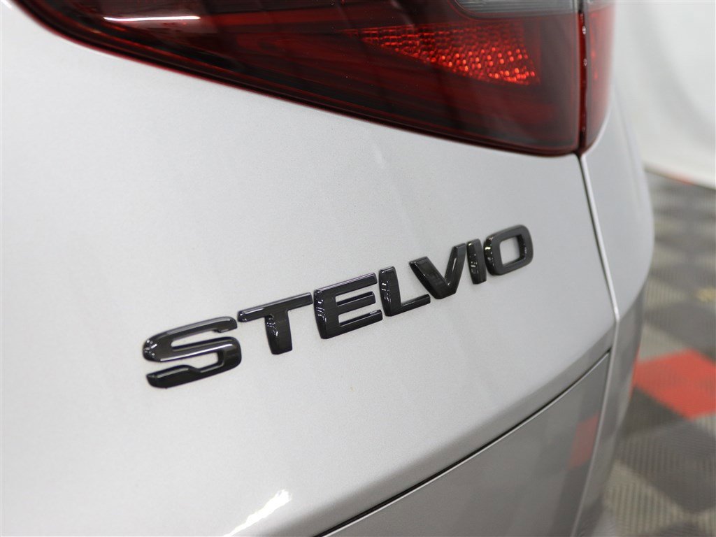 Used 2021 Alfa Romeo Stelvio Sprint w/ Nero Edizione image 8