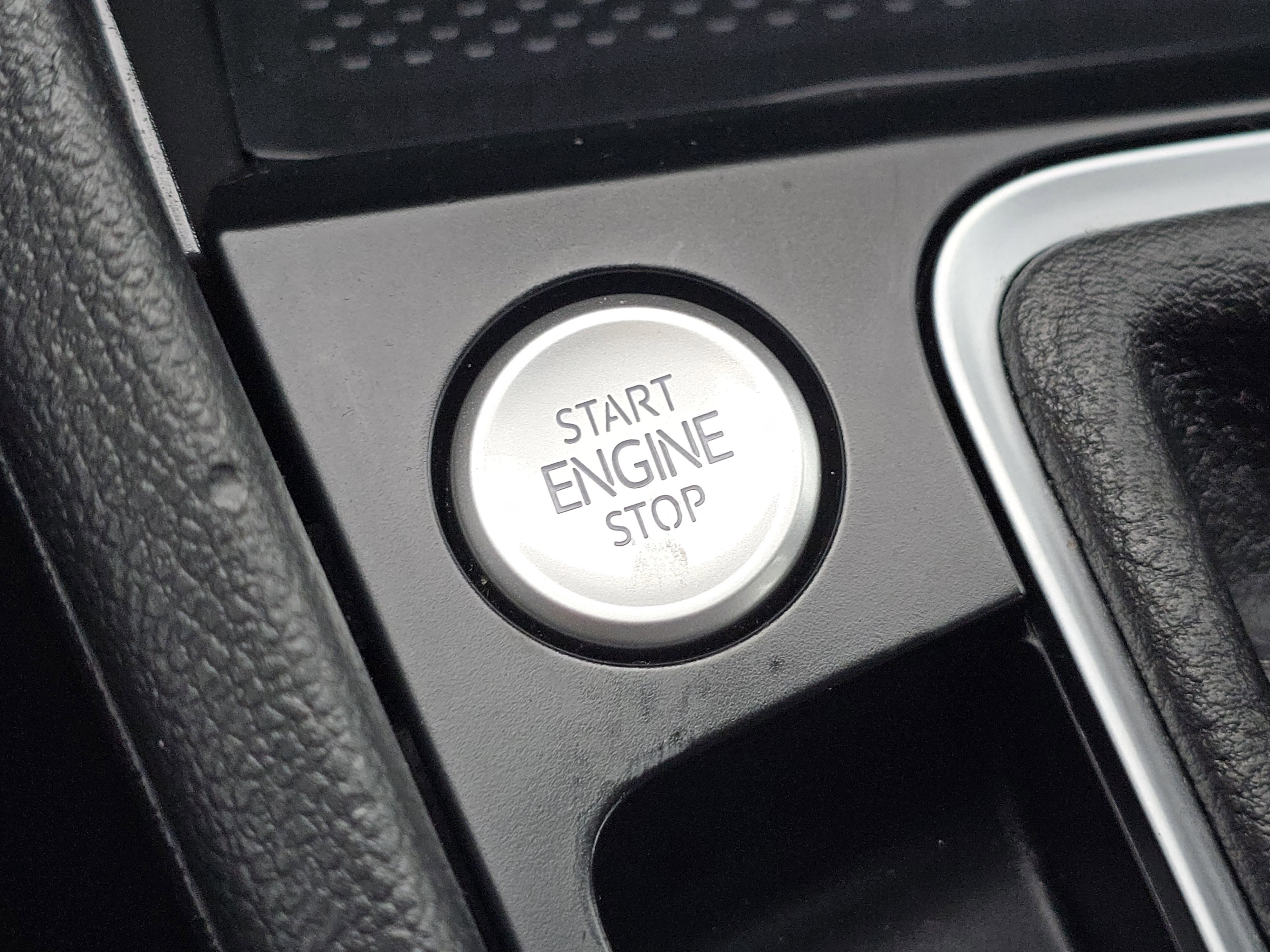 Used 2024 Volkswagen Jetta SE image 24