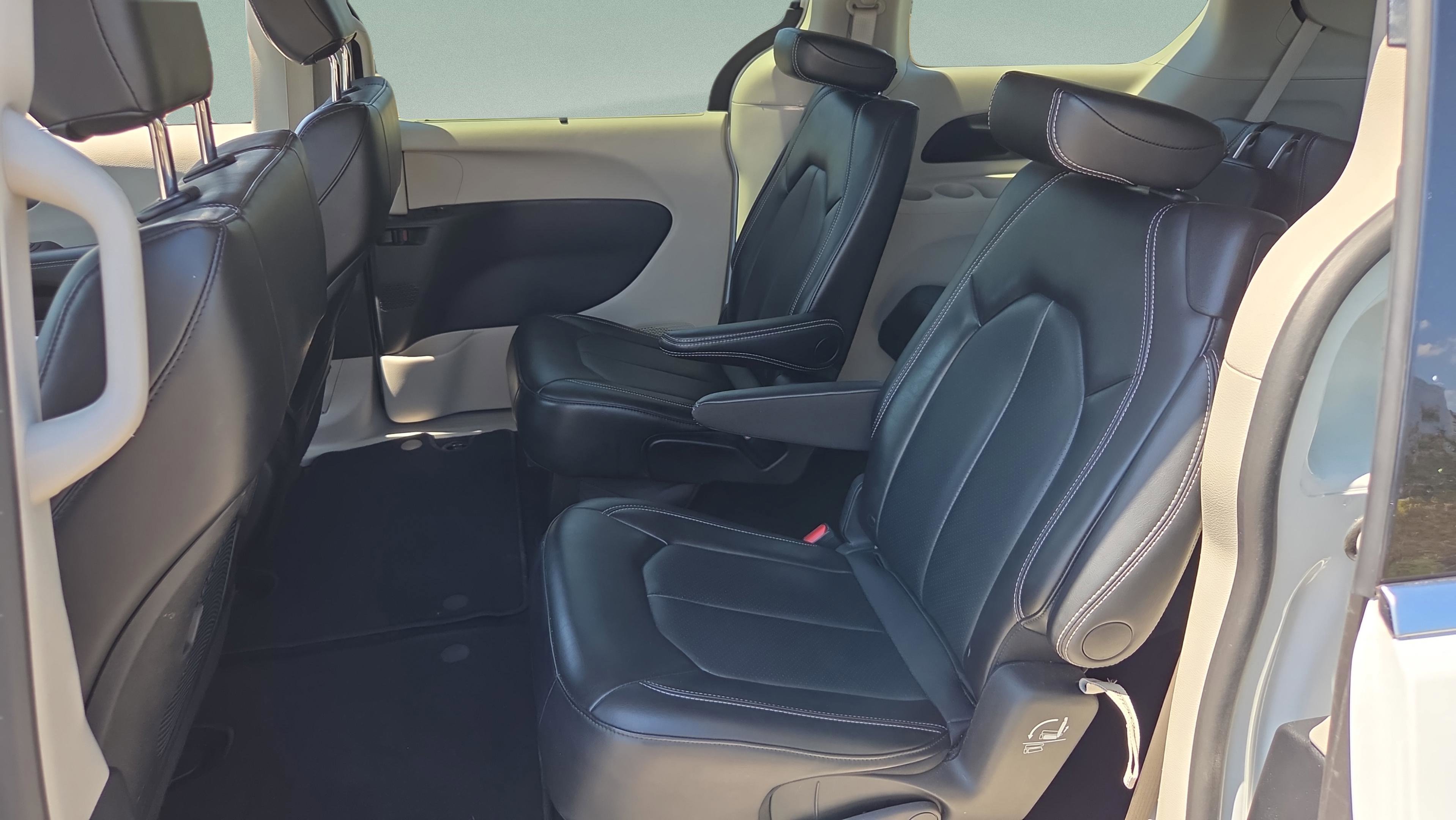 Used 2024 Chrysler Pacifica Touring-L image 20