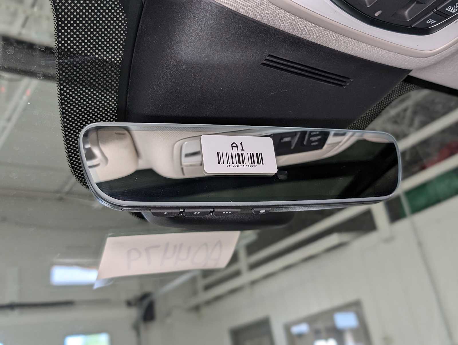 Used 2025 Acura MDX SH-AWD w/ Technology Package image 38