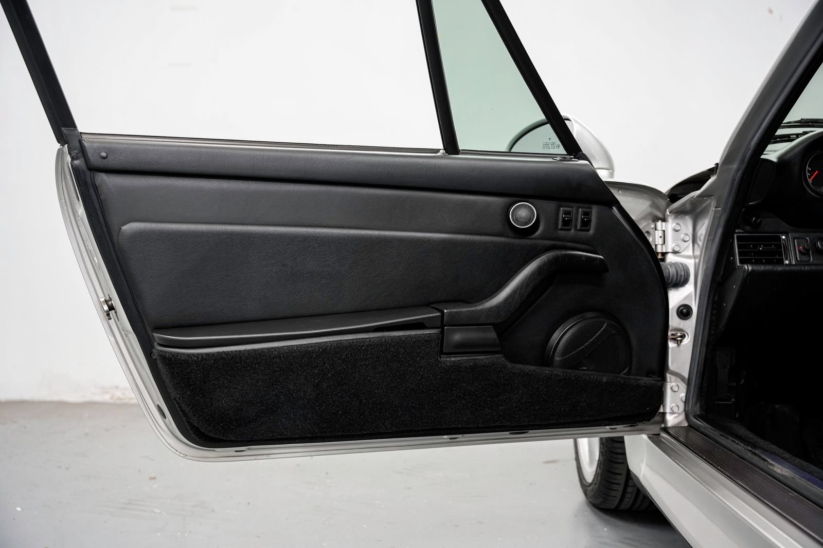 Used 1998 Porsche 911 Carrera S RWD image 24