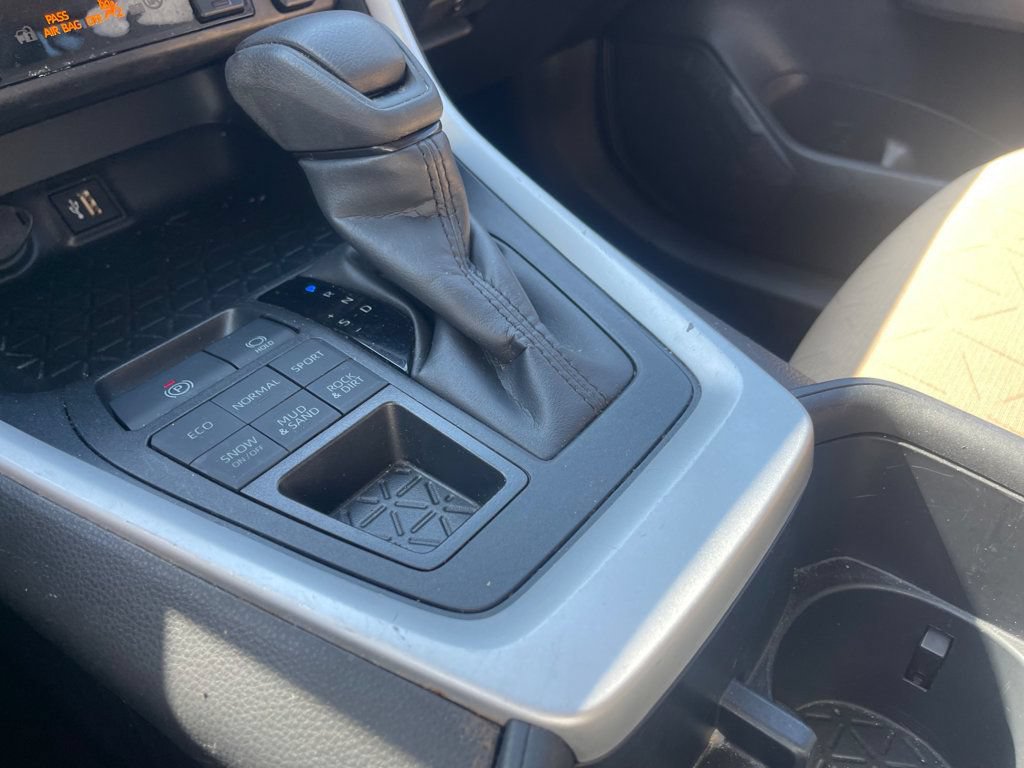 Used 2025 Toyota RAV4 XLE w/ Convenience Package AWD/4WD image 19