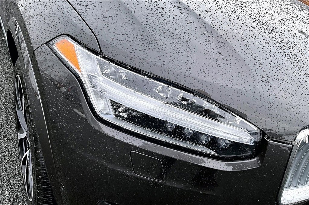 Used 2024 Volvo XC90 B5 Plus w/ Protection Package image 33