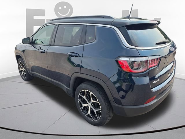 Used 2024 Jeep Compass Limited AWD/4WD image 7