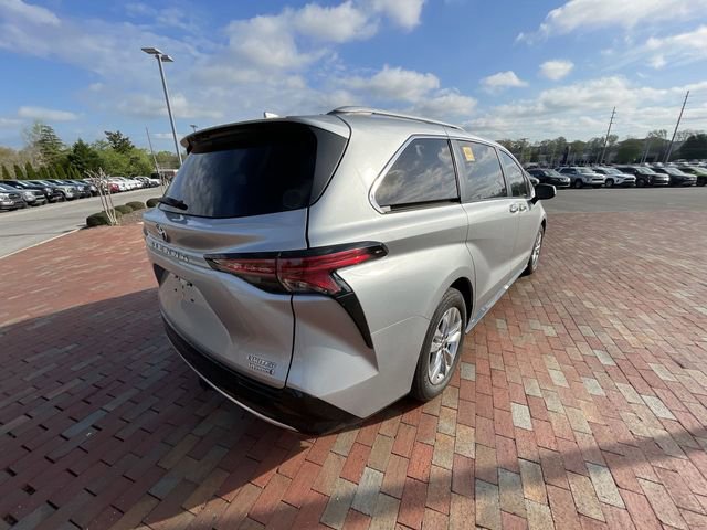 Used 2021 Toyota Sienna Limited image 20