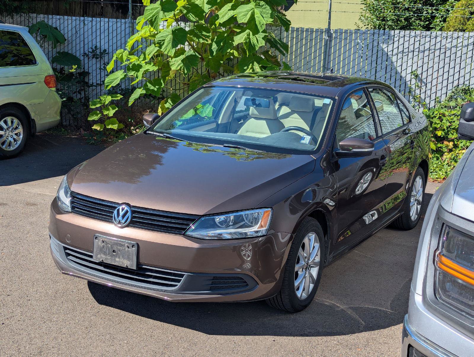 Used 2012 Volkswagen Jetta SE FWD image 1