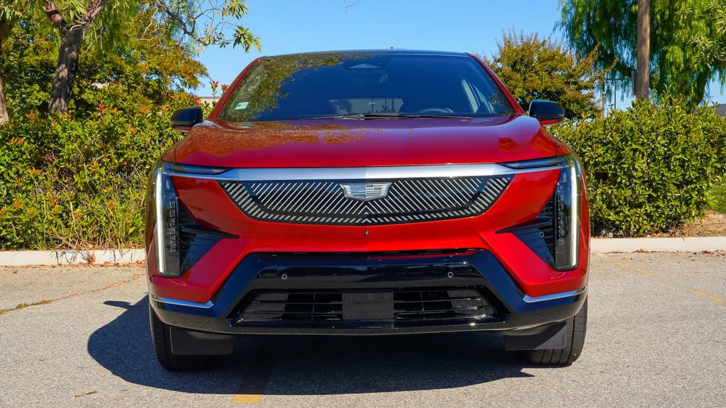 New 2026 Cadillac Optiq Luxury 1 image 4