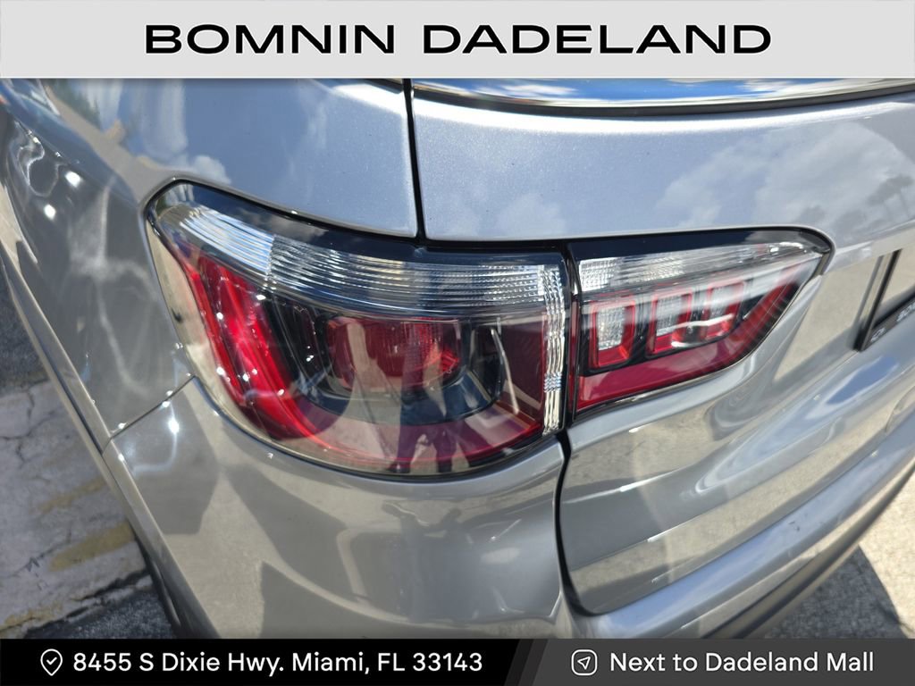 Used 2021 Jeep Compass Latitude image 9