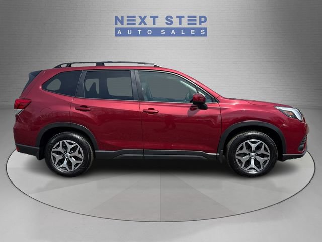 Used 2024 Subaru Forester Premium AWD/4WD image 9
