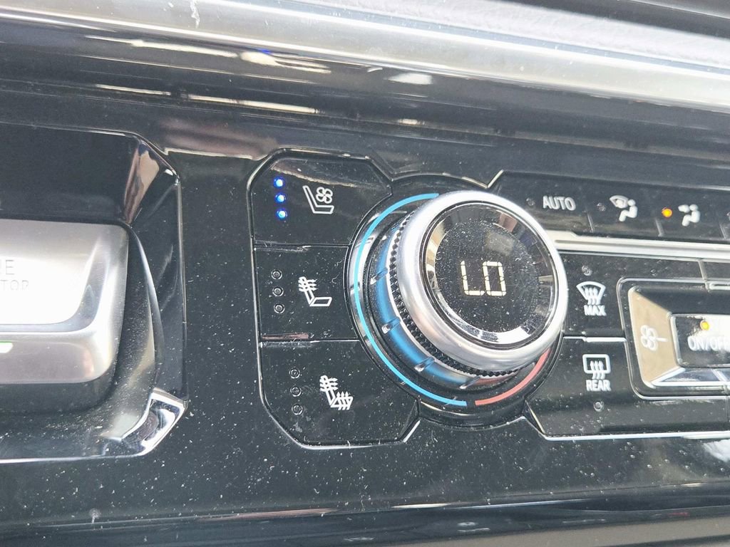 Used 2024 GMC Sierra 3500 Denali w/ Denali Reserve Package AWD/4WD image 34