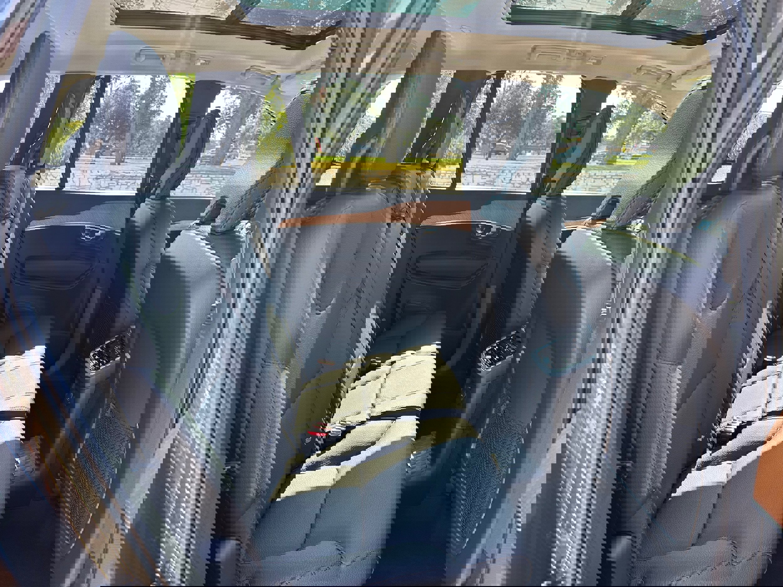 Certified 2023 Volvo XC90 T8 Plus image 12