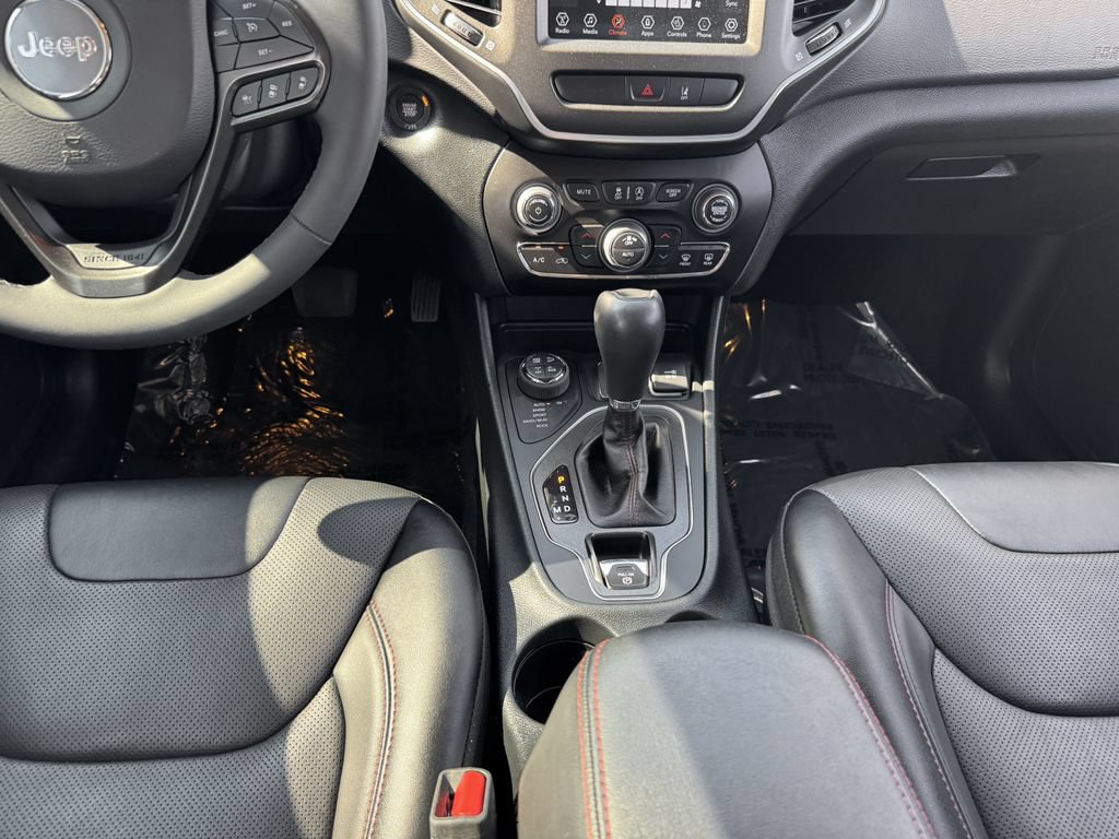Used 2022 Jeep Cherokee Trailhawk w/ Premium Leather Package AWD/4WD image 31