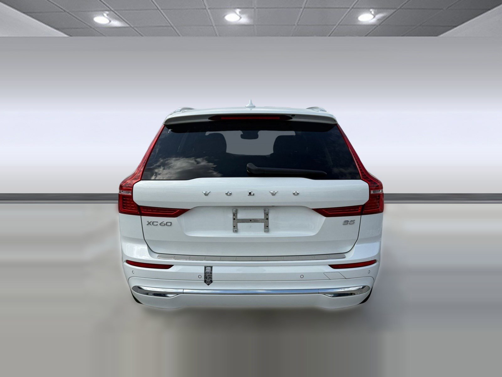 Used 2023 Volvo XC60 B5 Plus w/ Protection Package Premier image 10