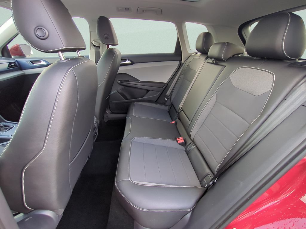 Used 2023 Volkswagen Taos SE w/ Panoramic Sunroof Package FWD image 10