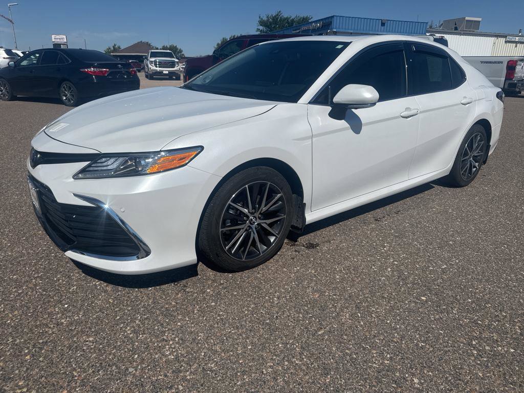 Used 2023 Toyota Camry XLE image 1