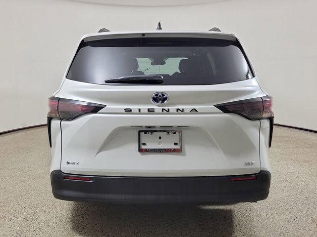 Used 2025 Toyota Sienna XLE FWD image 6