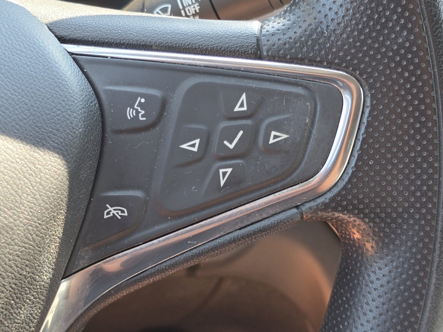Certified 2021 Chevrolet Equinox LS w/ LS Convenience Package FWD image 12