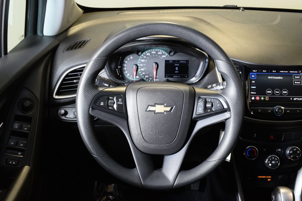 Used 2020 Chevrolet Trax LT FWD image 13