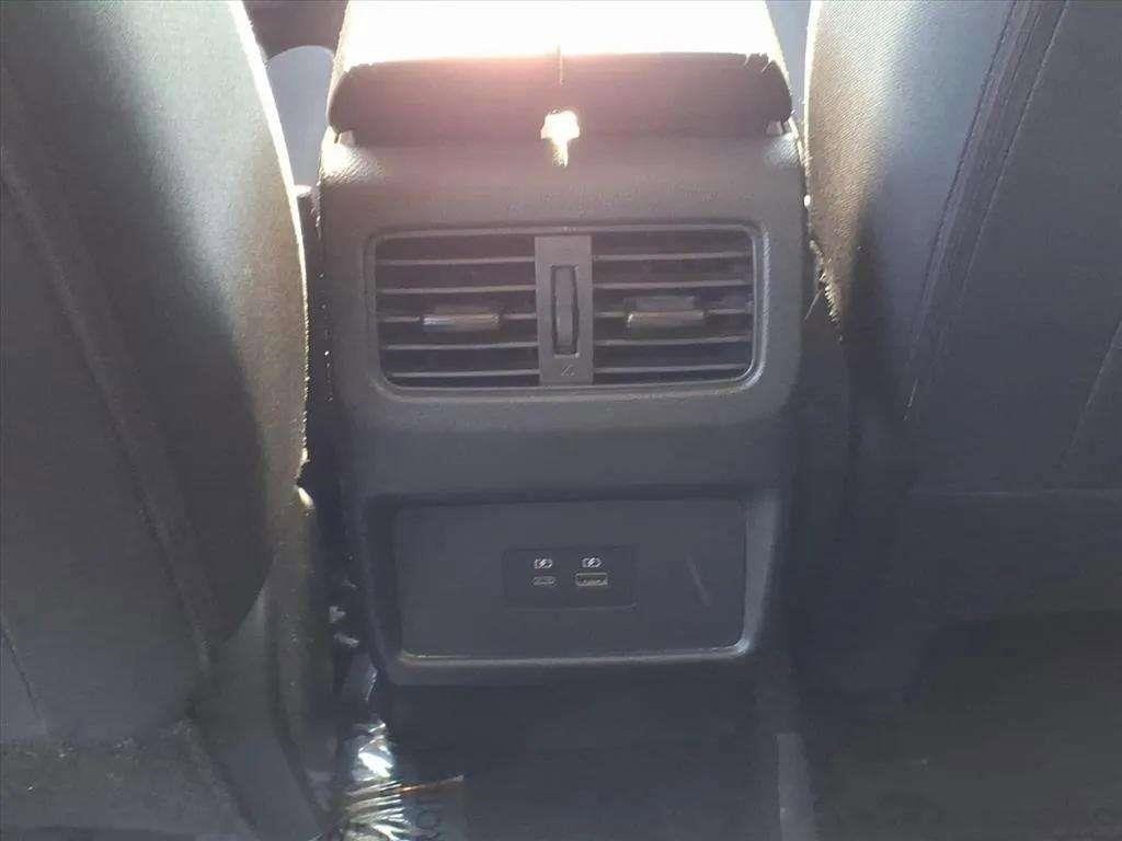 Used 2023 Nissan Rogue SV image 15