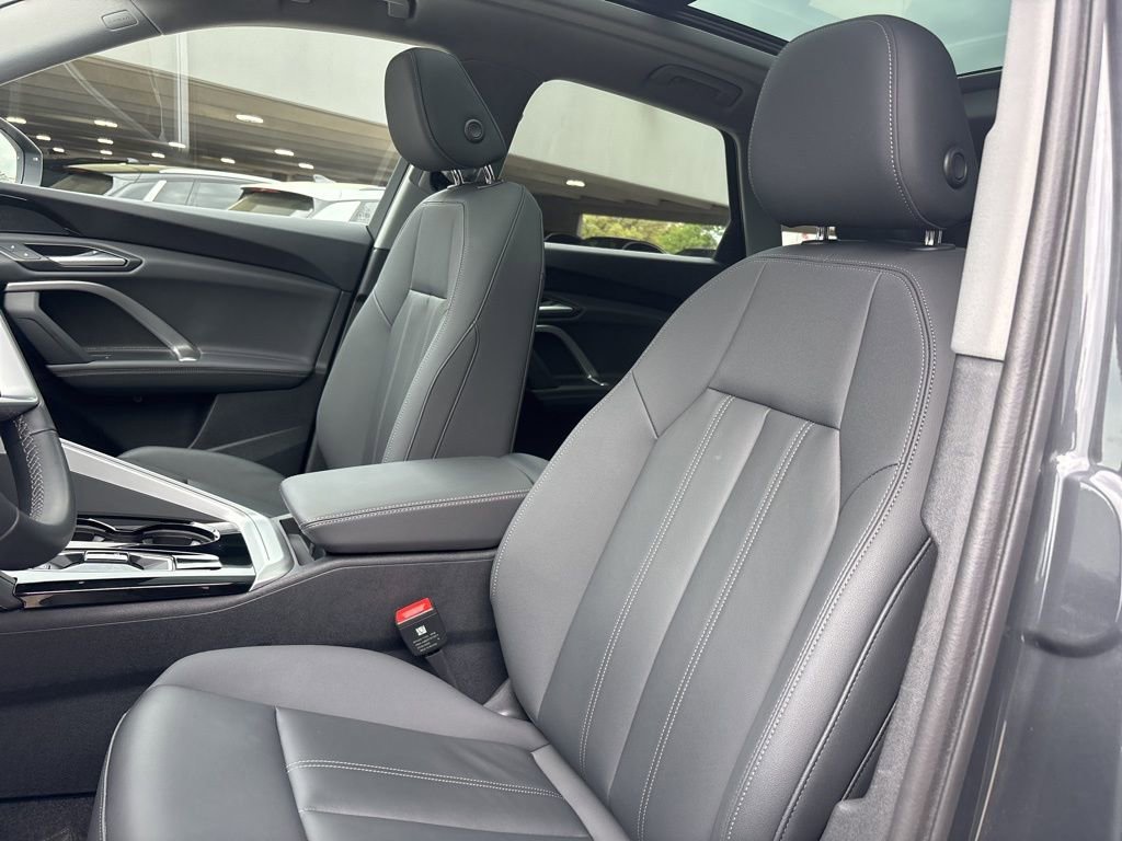 Used 2025 Audi Q5 Premium w/ Convenience Package image 13