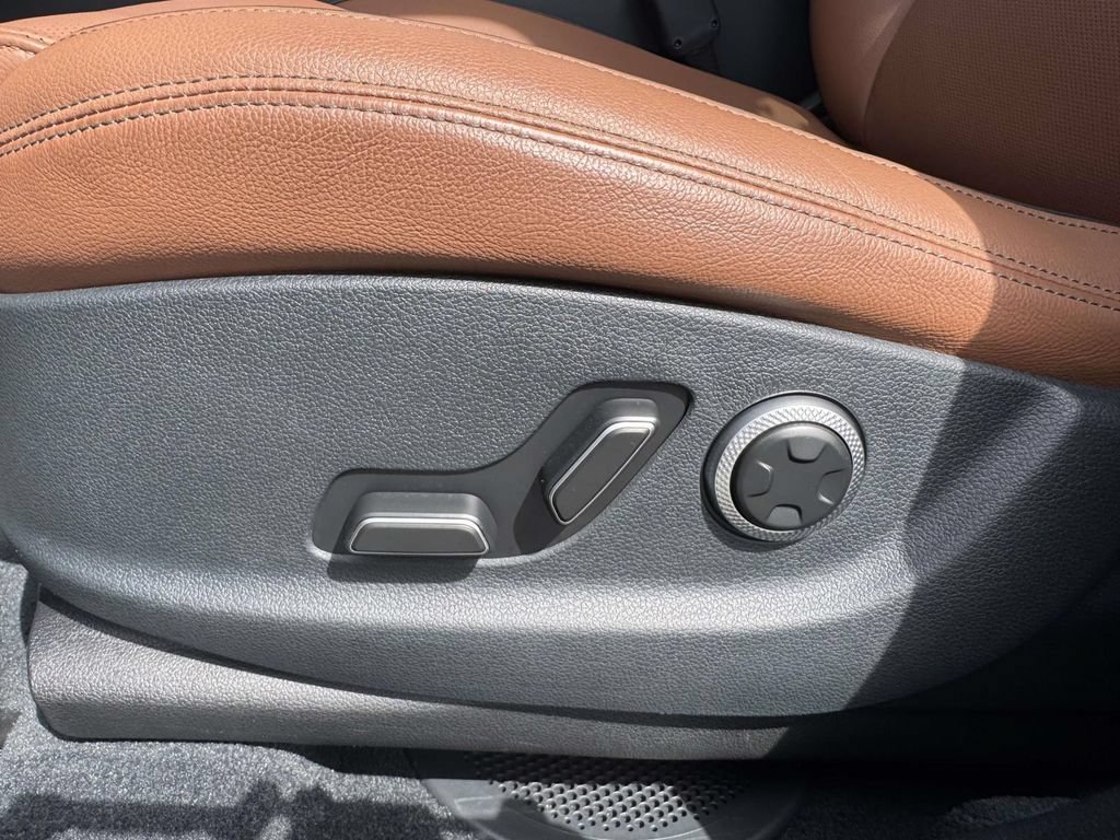 Certified 2026 Genesis GV70 2.5T Advanced AWD/4WD image 18