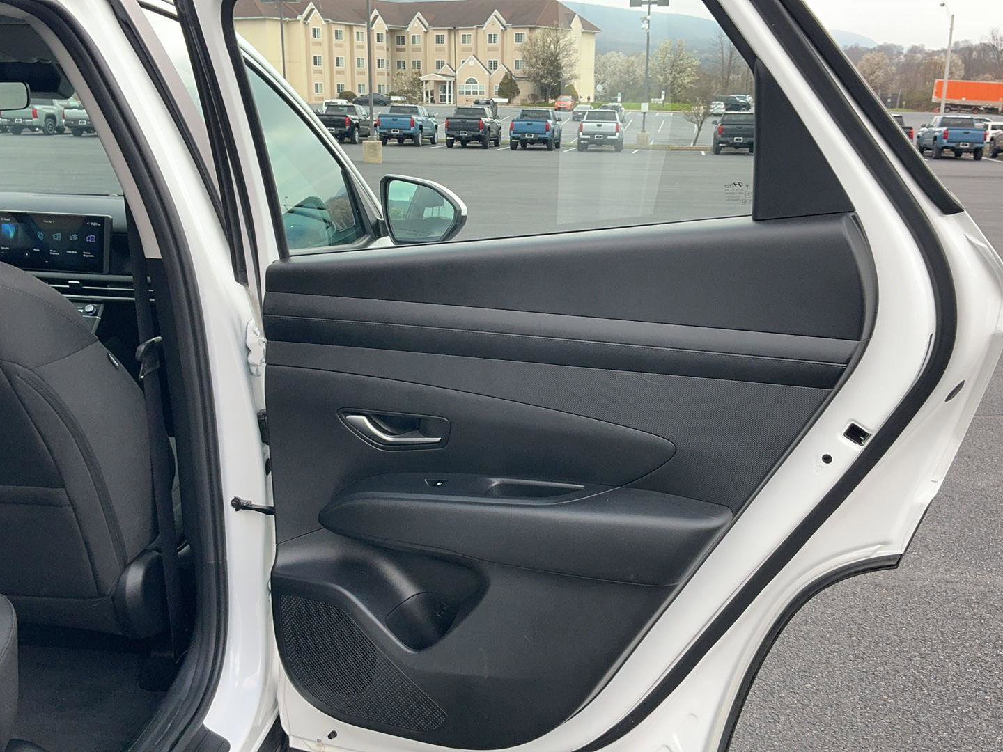 Certified 2025 Hyundai Tucson SE image 30