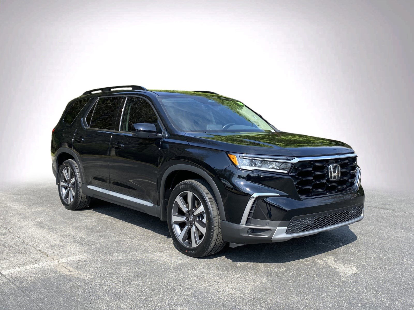 Used 2024 Honda Pilot Touring image 2