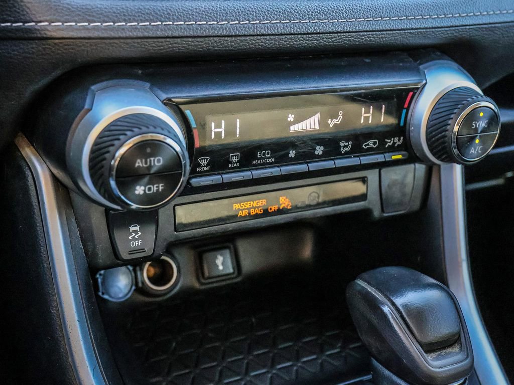 Used 2022 Toyota RAV4 LE image 28