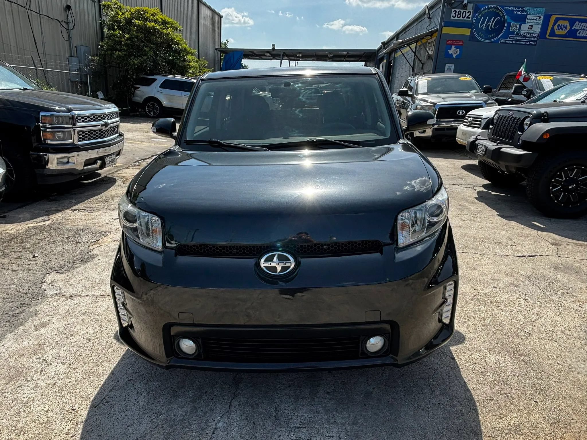Used 2015 Scion xB FWD image 2