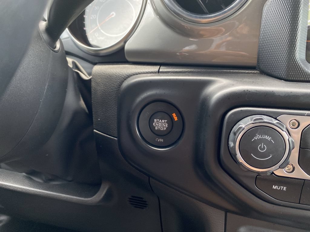 Used 2022 Jeep Wrangler Unlimited Sahara AWD/4WD image 24