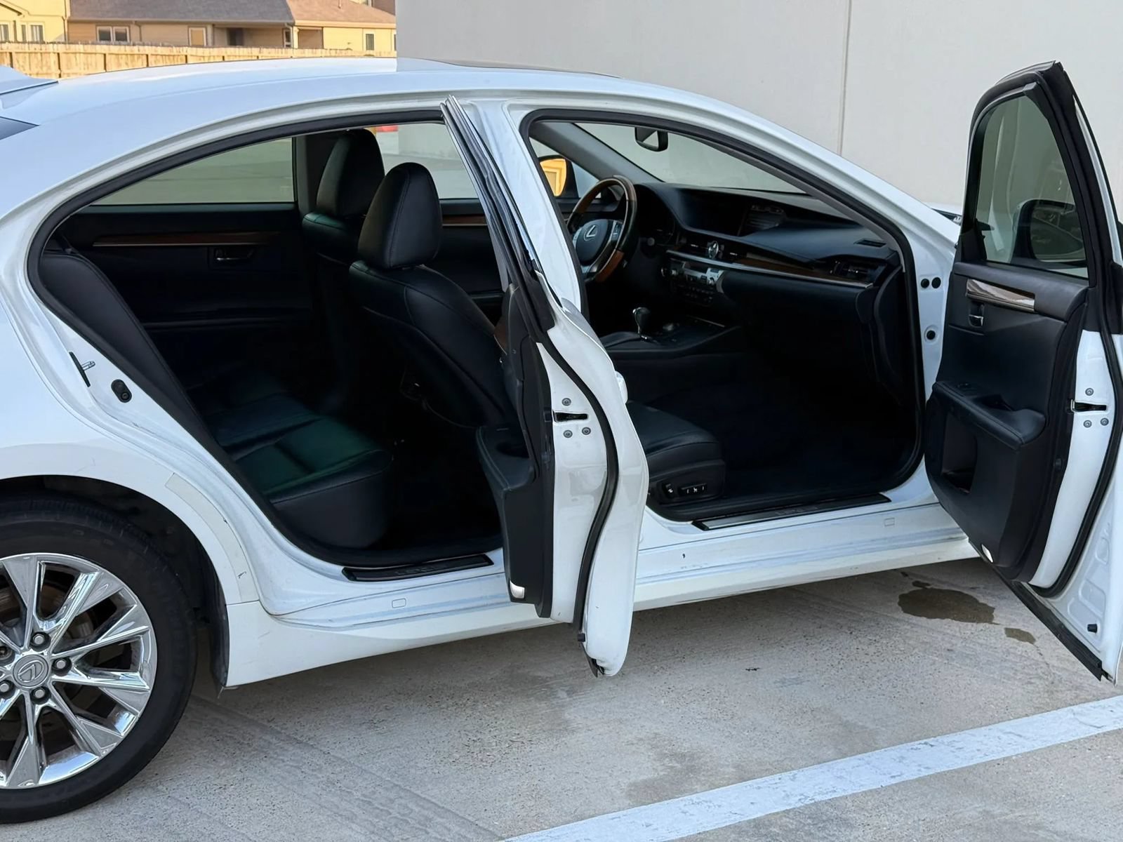 Used 2014 Lexus ES 300h w/ Luxury Package w/Bamboo Trim FWD image 19
