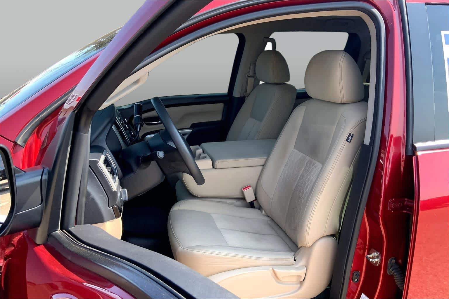 Used 2017 Nissan Titan SV RWD image 8