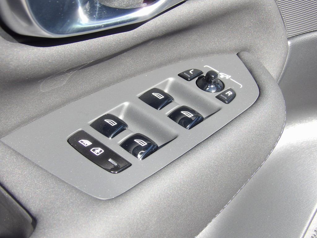 New 2025 Volvo XC90 B6 Plus w/ Protection Package Premier image 19