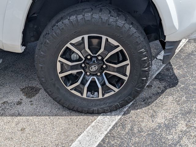 Used 2022 Toyota Tacoma TRD Sport w/ Technology Package image 9