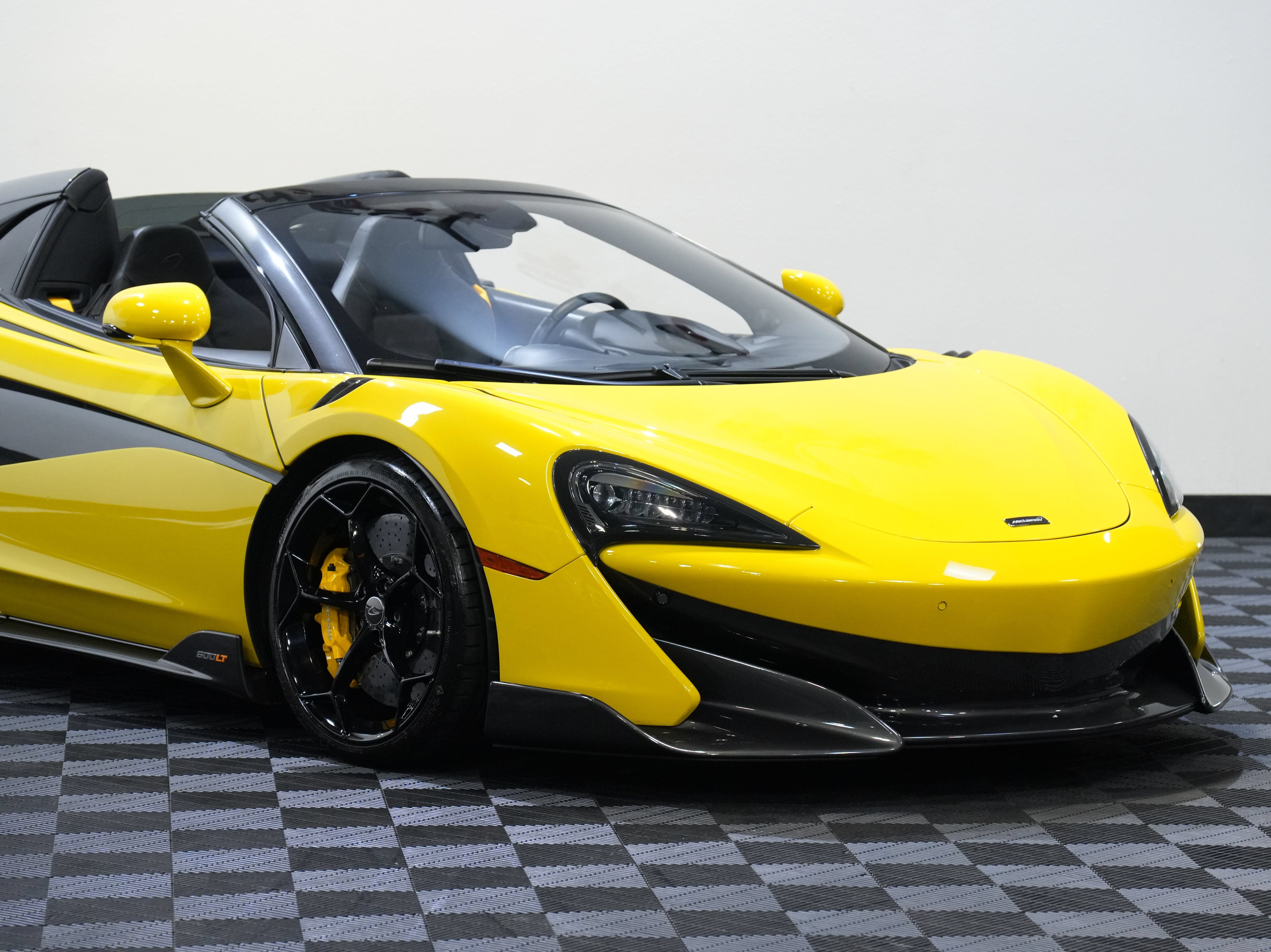 Used 2020 McLaren 600LT Spider RWD image 9