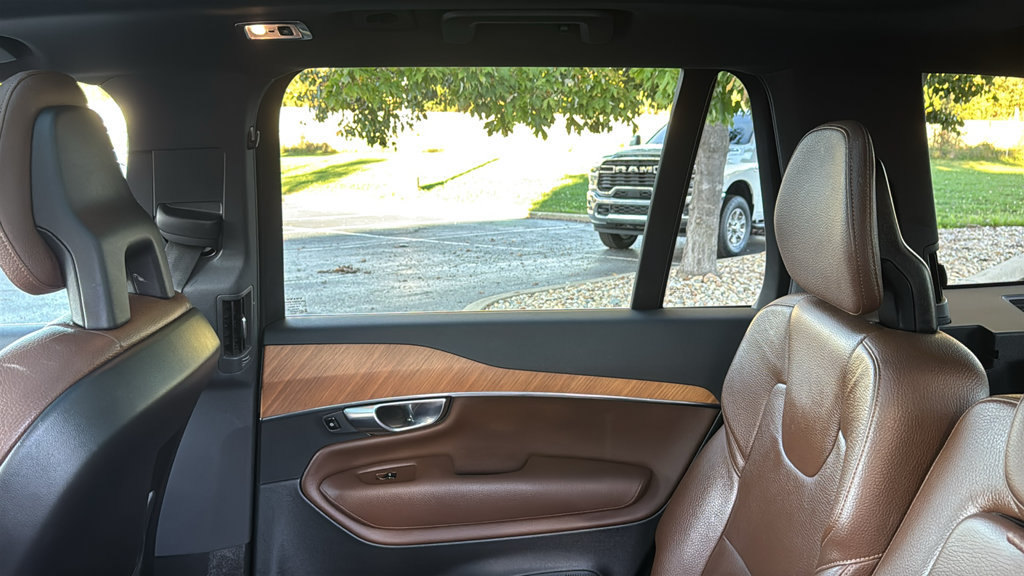 Used 2021 Volvo XC90 T6 Momentum w/ Climate Package AWD/4WD image 29