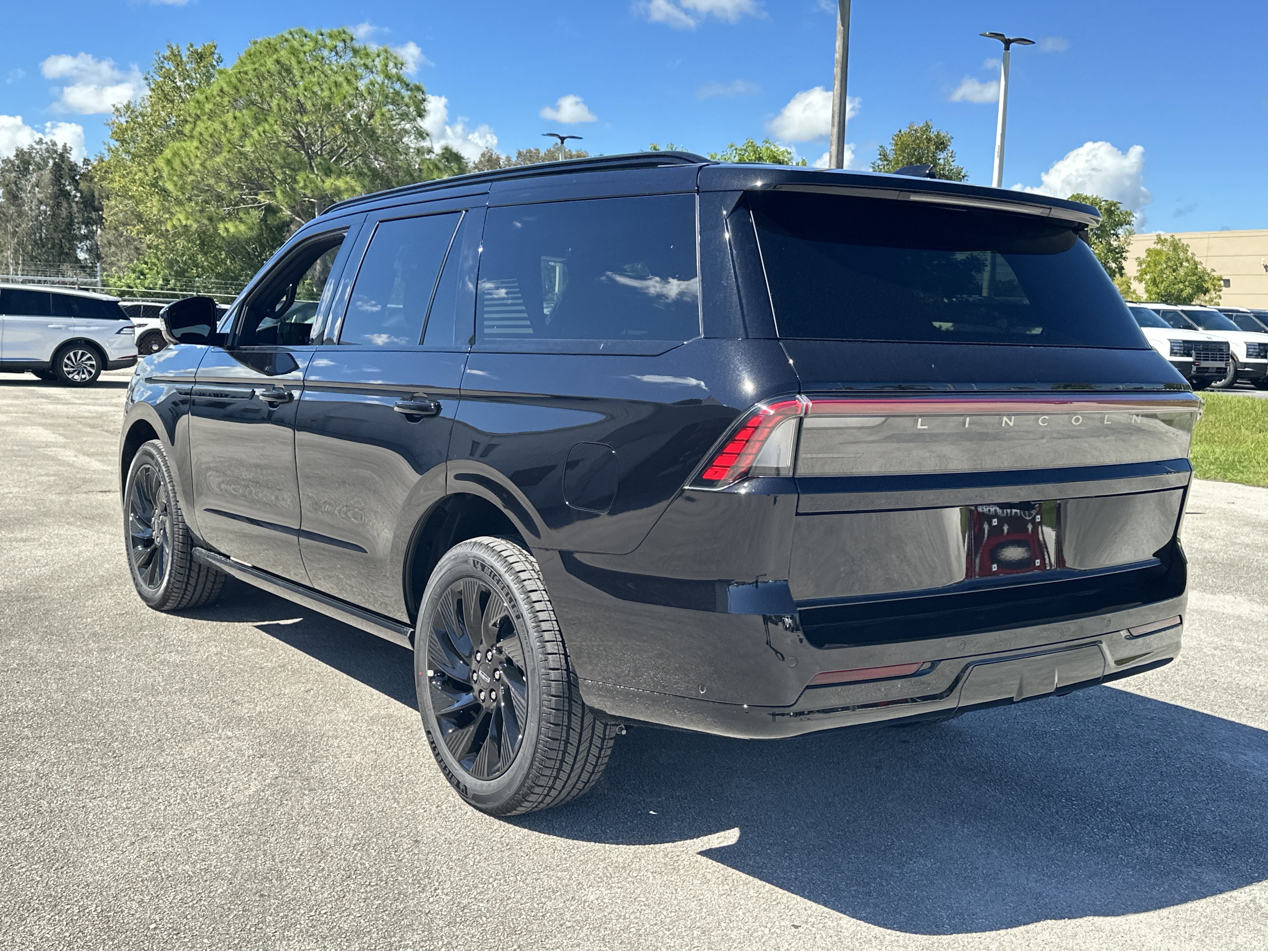New 2025 Lincoln Navigator Reserve image 8