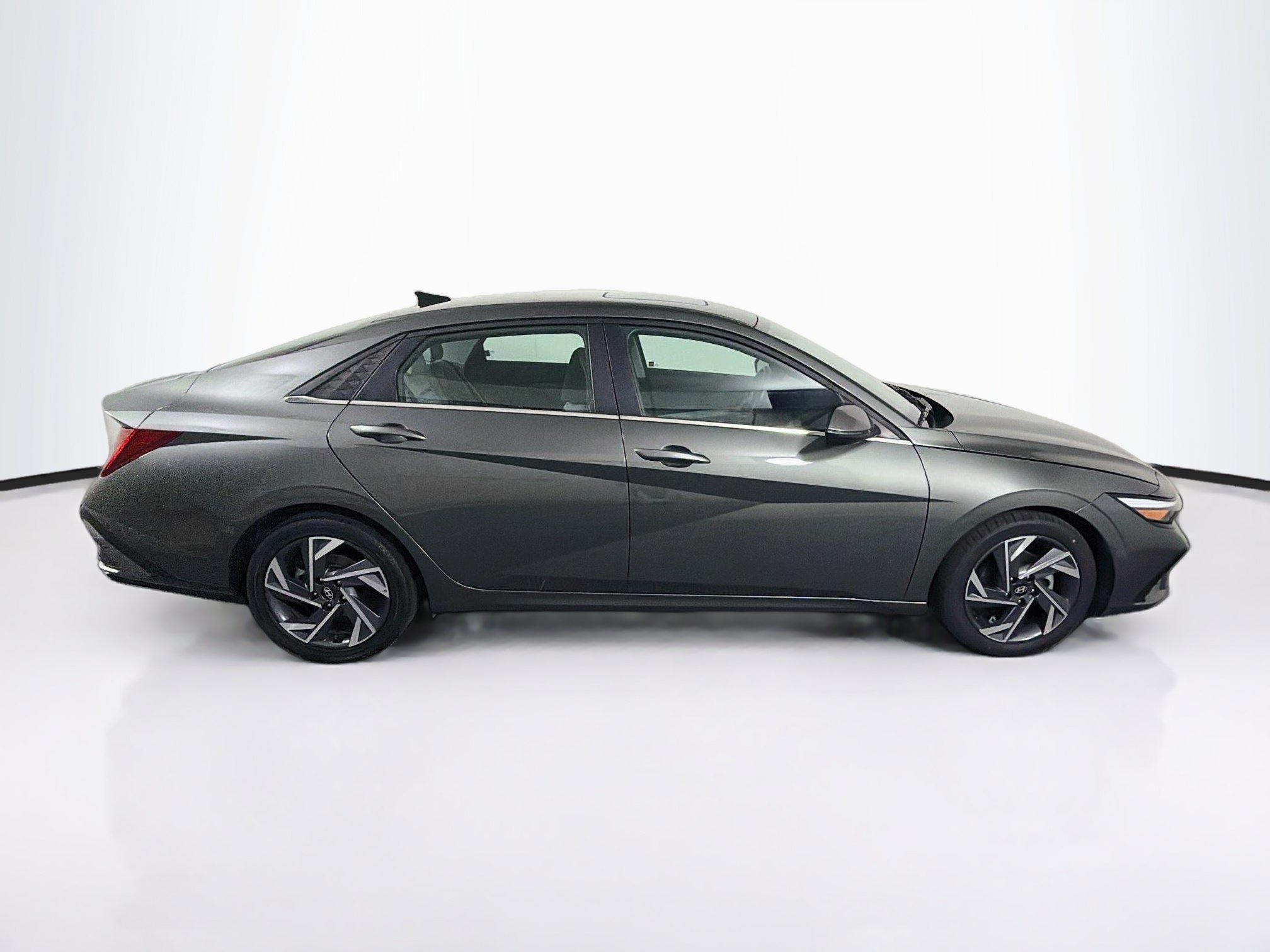 Used 2025 Hyundai Elantra Limited FWD image 10