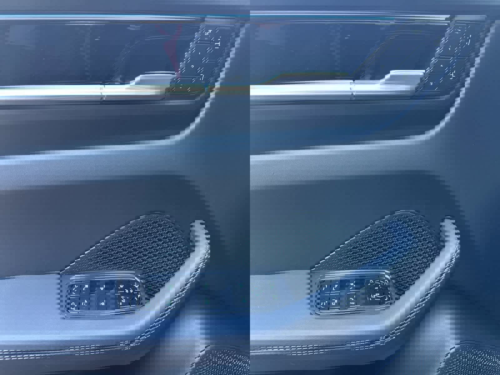 New 2026 Porsche Macan Electric RWD image 12